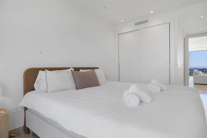 Image No.20-2 Bed Property for sale