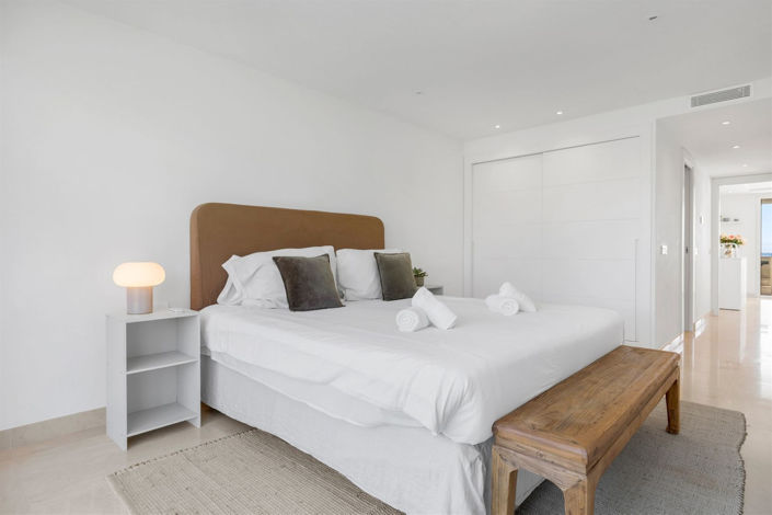 Image No.25-2 Bed Property for sale