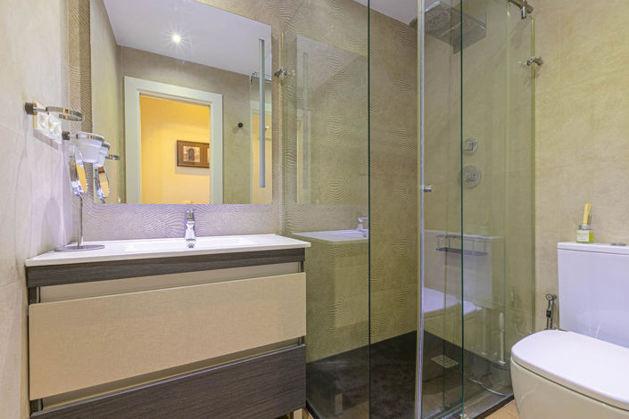 Image No.11-3 Bed Property for sale