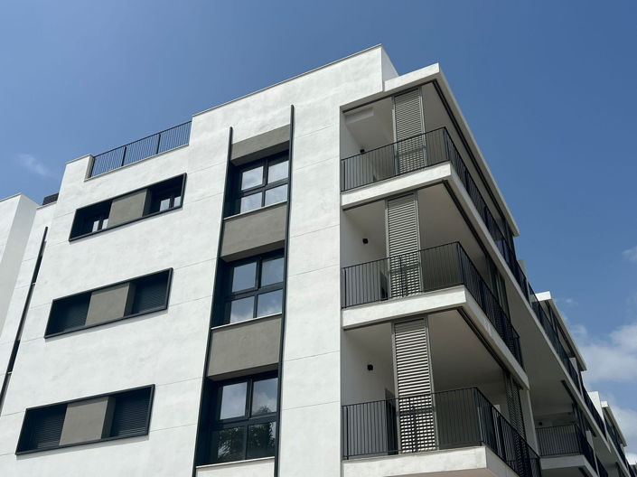 Image No.15-2 Bed Property for sale