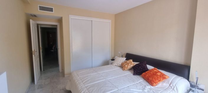 Image No.10-2 Bed Property for sale