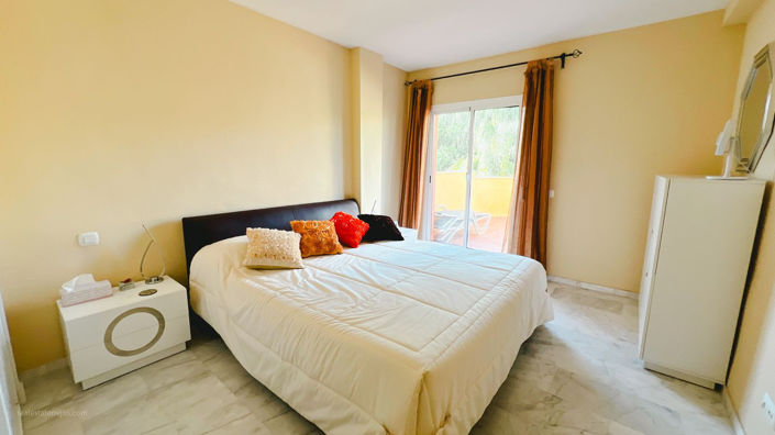 Image No.10-2 Bed Property for sale