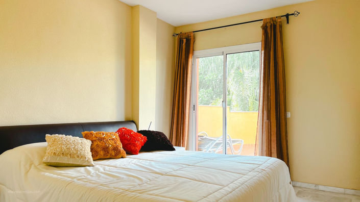 Image No.11-2 Bed Property for sale