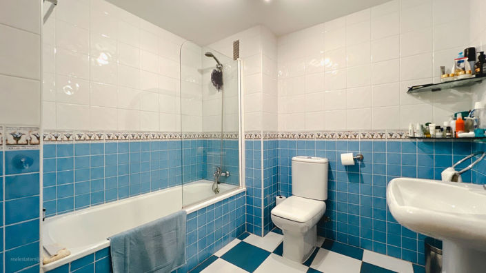 Image No.14-2 Bed Property for sale