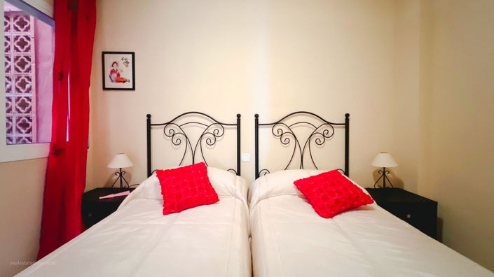 Image No.15-2 Bed Property for sale