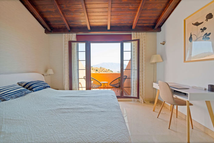 Image No.35-3 Bed Property for sale