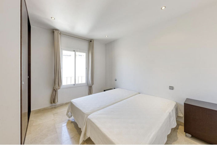 Image No.7-2 Bed Property for sale