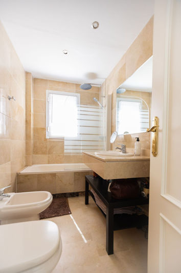 Image No.13-3 Bed Property for sale