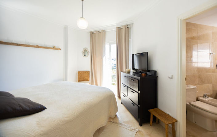 Image No.8-3 Bed Property for sale