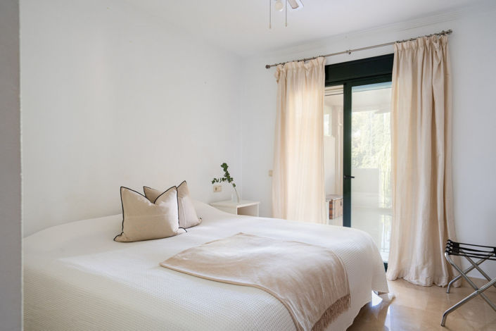 Image No.14-3 Bed Property for sale