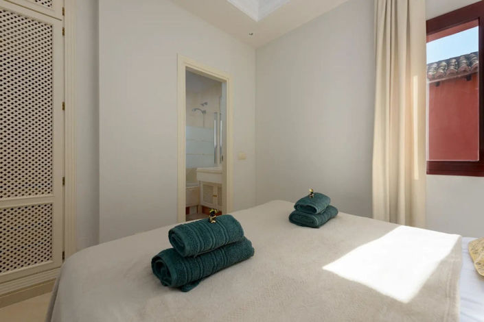 Image No.20-2 Bed Property for sale