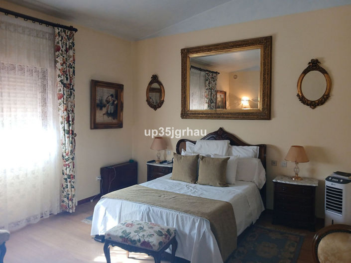 Image No.42-5 Bed Property for sale