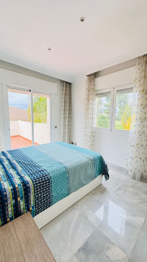 Image No.11-5 Bed Property for sale