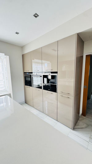 Image No.17-5 Bed Property for sale