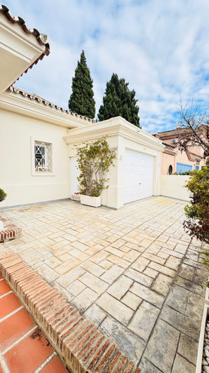 Image No.19-5 Bed Property for sale