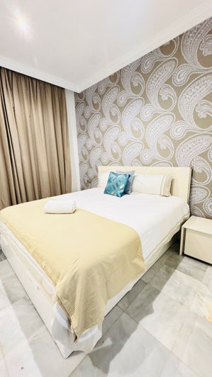 Image No.20-5 Bed Property for sale