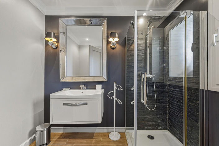 Image No.25-5 Bed Property for sale