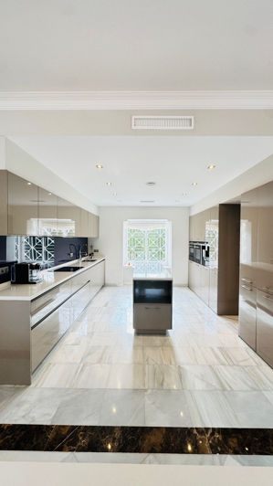 Image No.7-5 Bed Property for sale