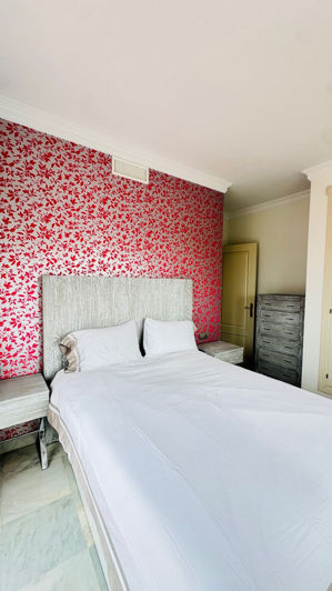 Image No.9-5 Bed Property for sale