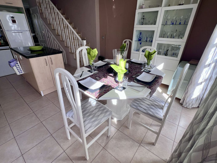 Image No.8-3 Bed Property for sale