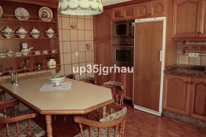 Image No.30-5 Bed Property for sale