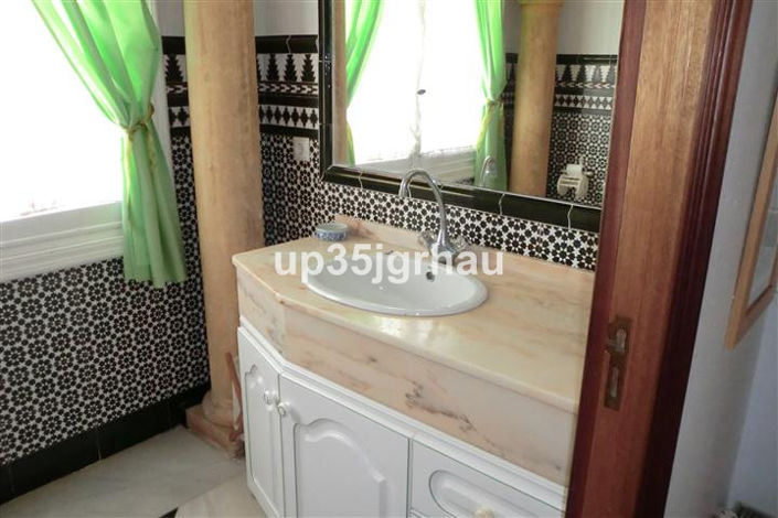 Image No.33-5 Bed Property for sale