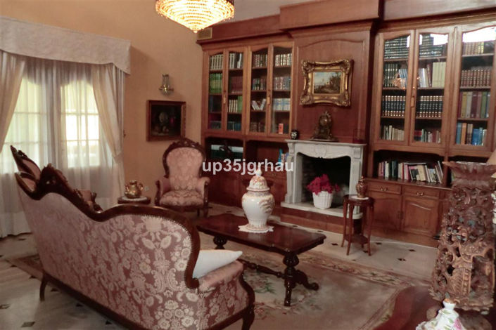 Image No.5-5 Bed Property for sale