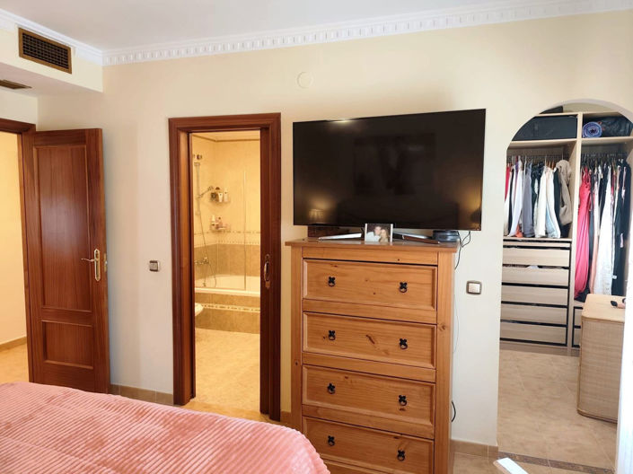 Image No.11-4 Bed Property for sale