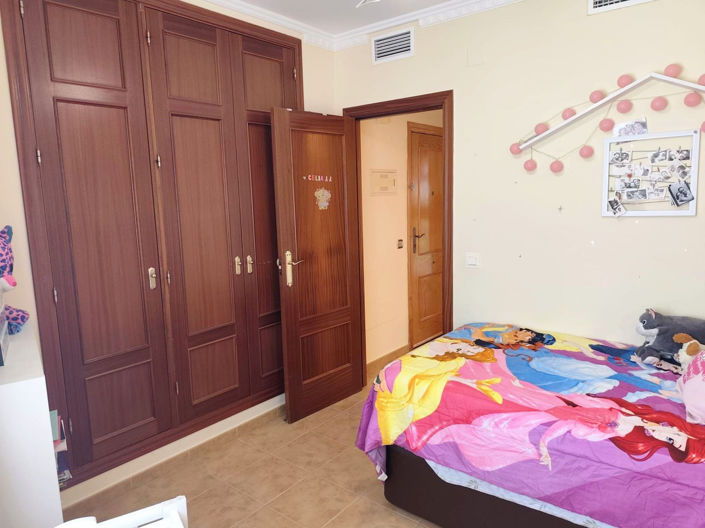 Image No.17-4 Bed Property for sale