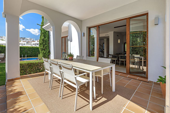 Image No.17-4 Bed Property for sale