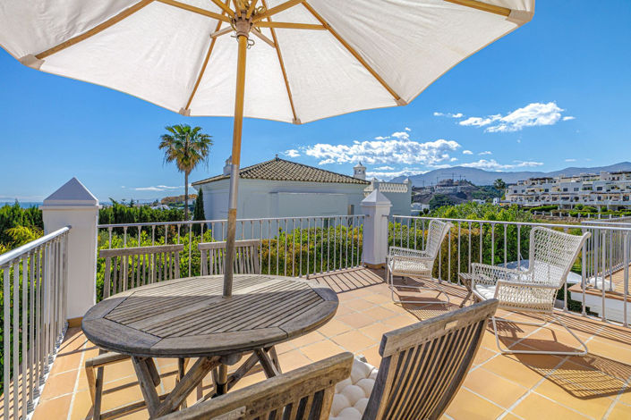 Image No.4-4 Bed Property for sale