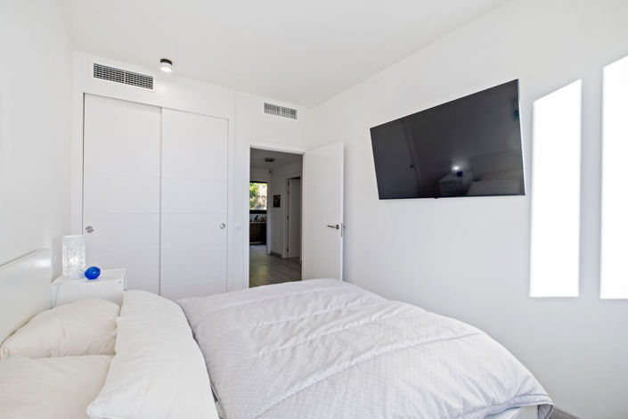 Image No.21-3 Bed Property for sale