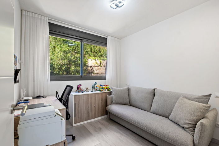 Image No.23-3 Bed Property for sale