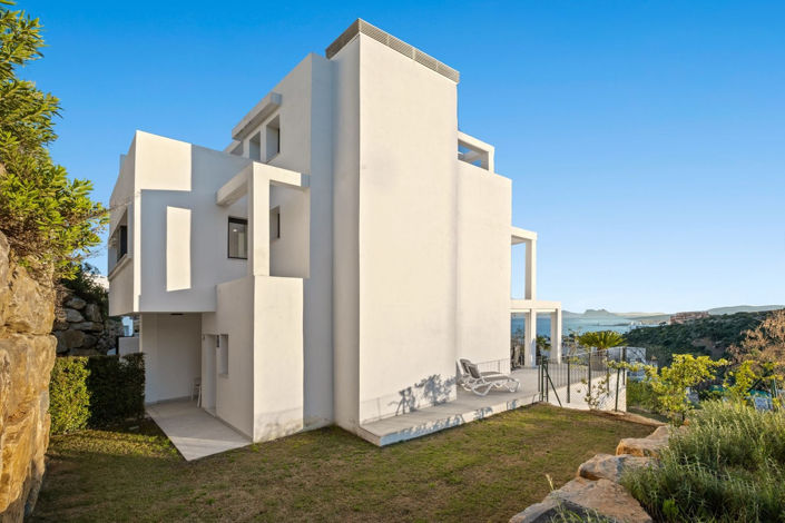 Image No.37-3 Bed Property for sale