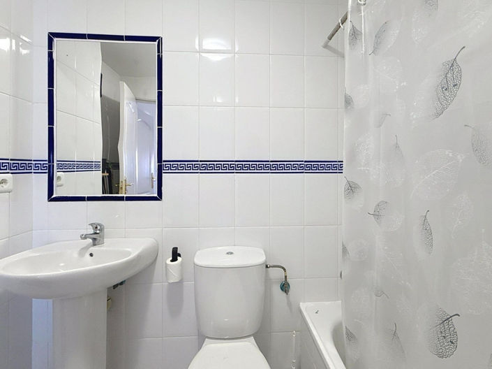 Image No.24-2 Bed Property for sale