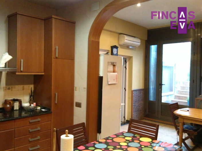 Image No.12-6 Bed Property for sale