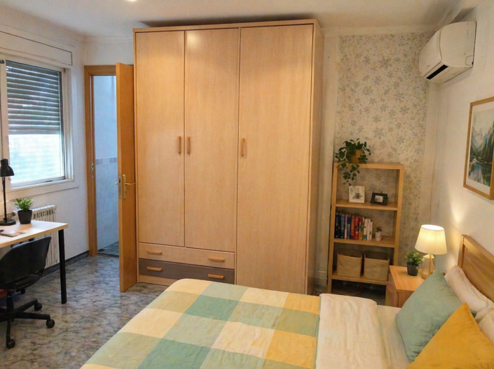 Image No.22-6 Bed Property for sale