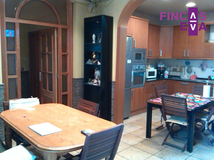 Image No.8-6 Bed Property for sale