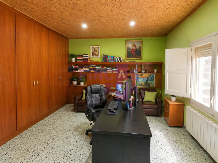 Image No.24-6 Bed Property for sale
