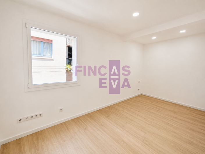 Image No.12-2 Bed Property for sale