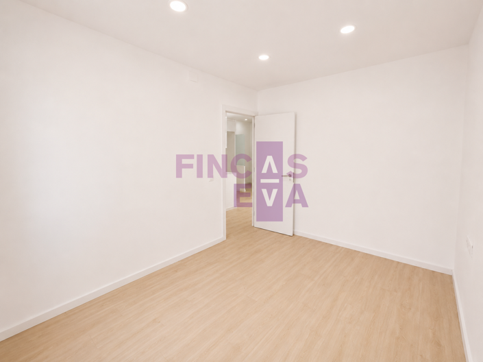 Image No.15-2 Bed Property for sale