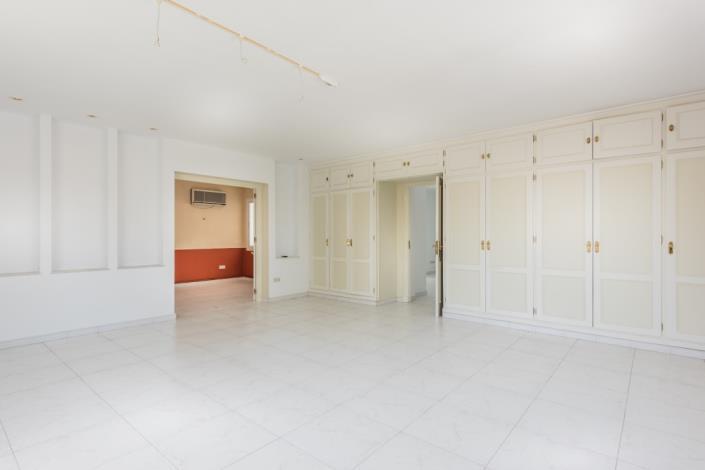 Image No.6-5 Bed Villa / Detached for sale