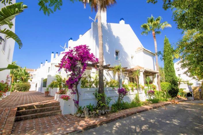 Image No.1-3 Bed Townhouse for sale