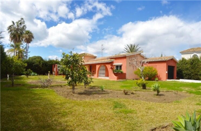 Villa / Détaché de 3 chambres à vendre à Estepona