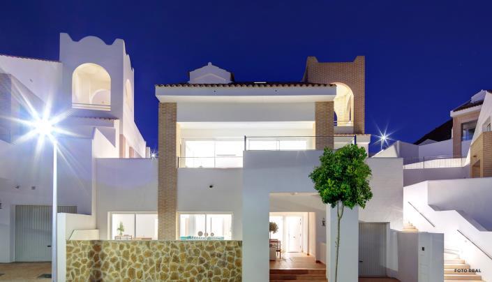 Image No.8-4 Bed Villa / Detached for sale