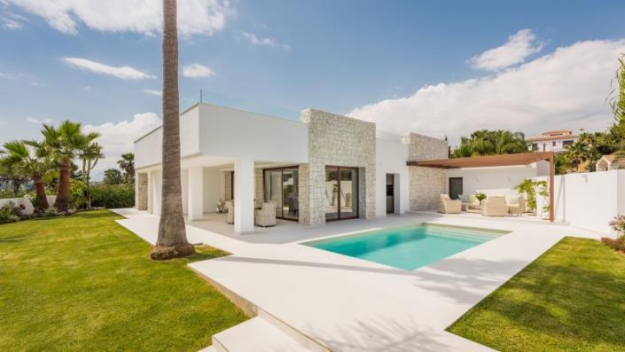 Image No.1-4 Bed Villa / Detached for sale