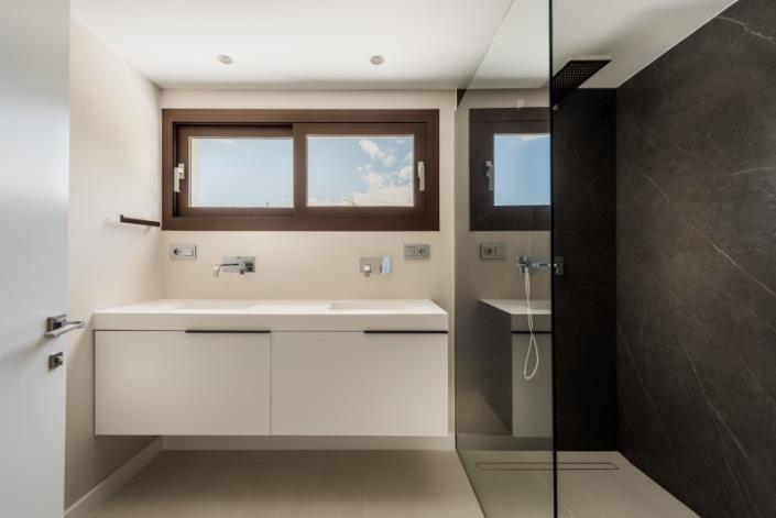 Image No.10-4 Bed Villa / Detached for sale