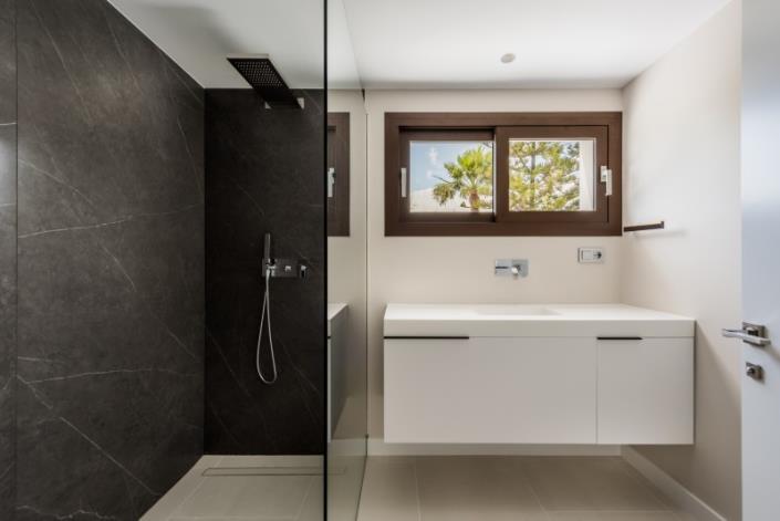 Image No.11-4 Bed Villa / Detached for sale