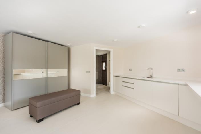 Image No.14-4 Bed Villa / Detached for sale