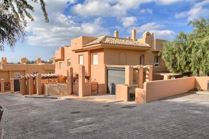 Image No.8-3 Bed Townhouse for sale